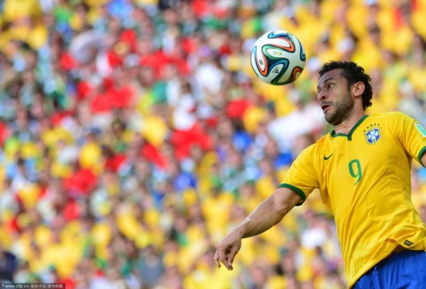 弗雷德頭球攻門 弗雷德頭球攻門