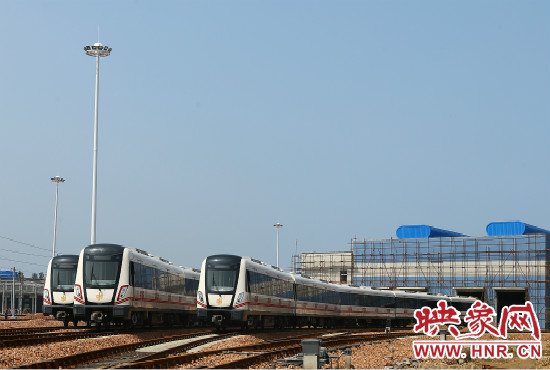 選擇地鐵出行，已經(jīng)是不少鄭州市民的首選