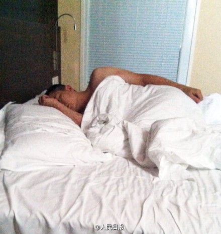 網(wǎng)傳吳春明的床照。 網(wǎng)傳吳春明的床照。
