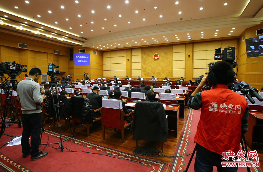 映象網(wǎng)對專題詢問會進行全程直播。