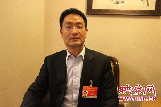 全國人大代表、輝縣市張村鄉(xiāng)裴寨社區(qū)黨總支書記裴春亮