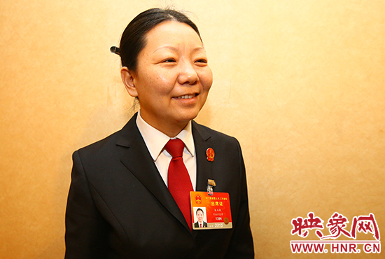 全國人大代表、河南省寶豐縣人民法院副院長、鬧店鎮(zhèn)法庭庭長朱正栩