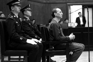 昨天，北京市二中院公開審理了劉軍誼受賄案，現(xiàn)場有上百人參加旁聽。首席攝影記者 吳寧/攝