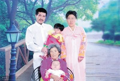 徐純合與家人合影。徐純合微博截圖