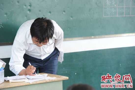 圖為王格現(xiàn)在課堂上。