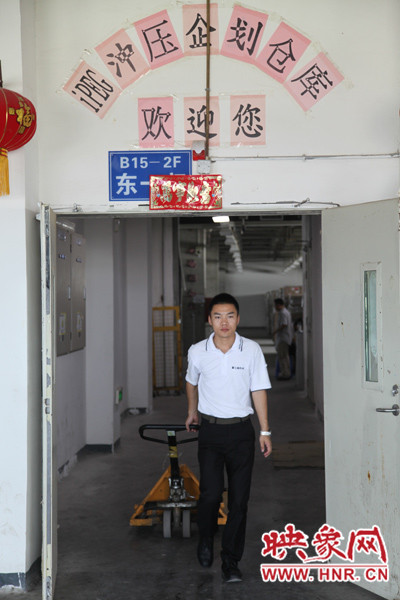 深入生產(chǎn)一線，真實(shí)體驗(yàn)工友的生產(chǎn)環(huán)境