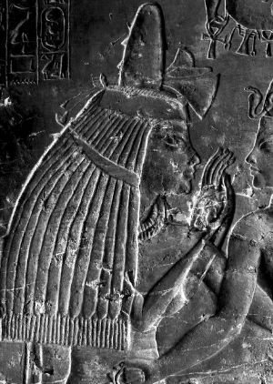 墓中壁畫(huà)顯示，馬婭把年幼的圖坦卡蒙抱在膝上。