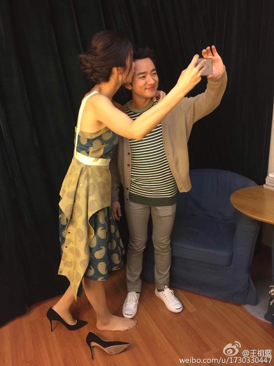 王祖藍(lán)李亞男深夜搞怪秀恩愛