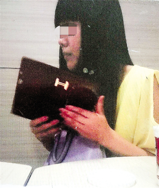 小王的女朋友小劉。