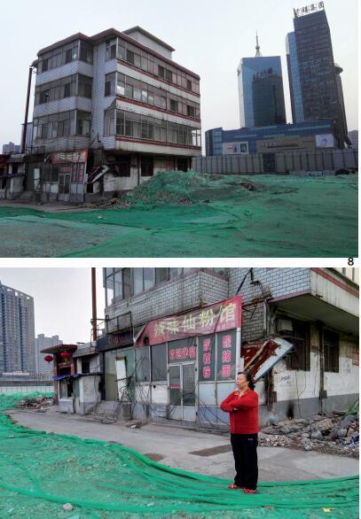 65歲的韓老太太是別人眼中的“釘子戶”，至今仍居住在斷水、斷電的老宅中。她的房產(chǎn)占地面積3分多，建有樓房4層，按照補(bǔ)償標(biāo)準(zhǔn)可以拿到400余萬元補(bǔ)償，但她還是擔(dān)心以后的日子沒著落，稱要繼續(xù)堅(jiān)持下去。在她房子的右后側(cè)，是親賢社區(qū)旗下千禧集團(tuán)的豪華辦公樓。