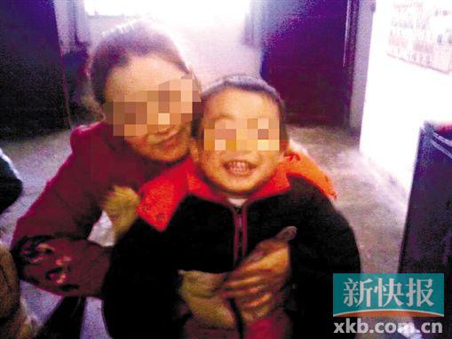 程女士生前和小孩開心玩耍。家屬供圖