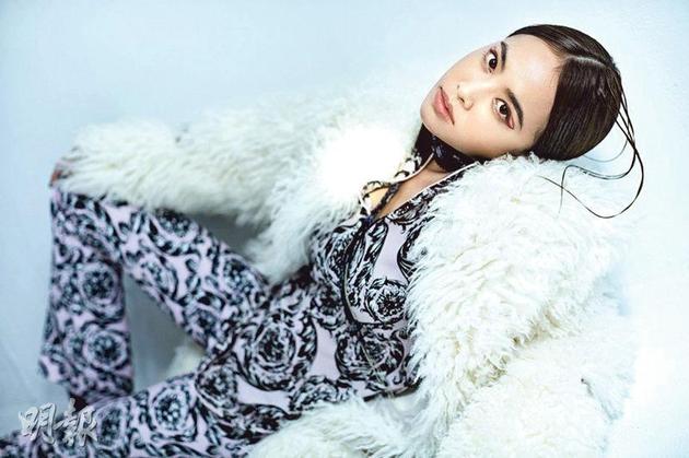 蔡依林的新歌高唱要勇敢做自己，沒(méi)想到MV卻鬧出風(fēng)波。