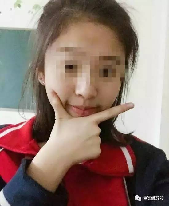 17歲高中男生教室里掐死女同學(xué)，被訴故意殺人和強(qiáng)奸