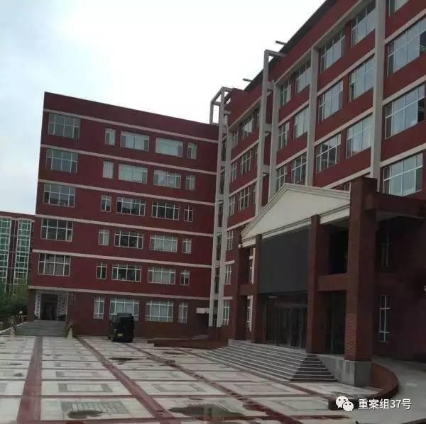 17歲高中男生教室里掐死女同學(xué)，被訴故意殺人和強(qiáng)奸