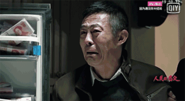 查案人員搜出的2.3億現(xiàn)金，從銀行運(yùn)來十二臺點鈔機(jī)，竟然燒壞了六臺。