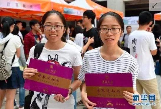 雙胞胎新生董悅爾、董聽