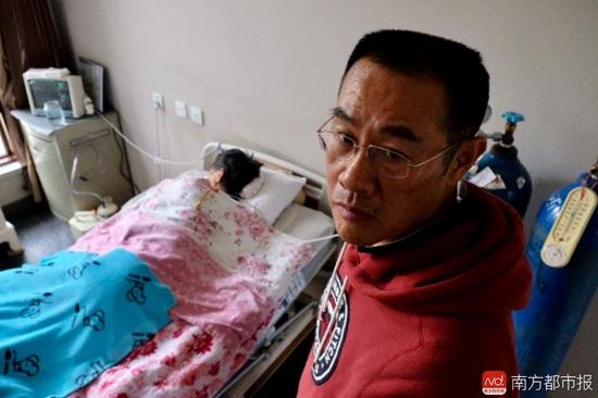 王煥凱說(shuō)，要通過(guò)堅(jiān)持刑事訴訟，換張津華和社會(huì)一個(gè)公道。（羅逸爵 攝）