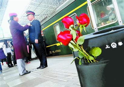 鐵路夫妻8天見一面 他們的團(tuán)圓掐著指頭計(jì)算