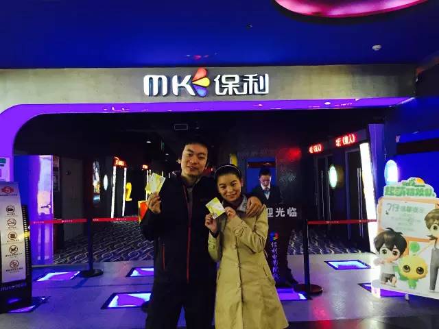 小情侶幸福的呢！