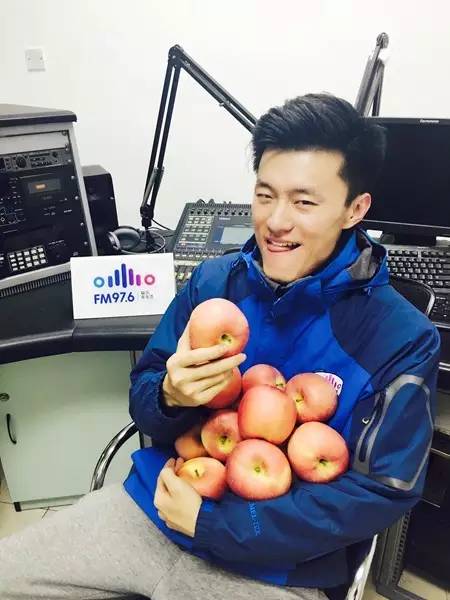 要不你跟我一身裸吧？來嘛來嘛……