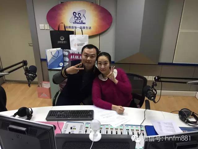 DJ子恒和小糖首先給我們送上祝?？?！