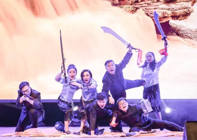 作為本場晚會的最后一個節(jié)目，《黃河大合唱》刷新你完全不一樣的體驗(yàn)。