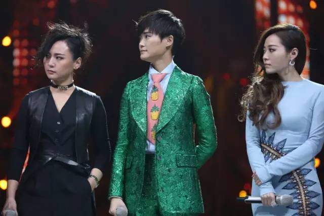 李宇春、周筆暢、張靚穎湖南臺跨年晚會同框