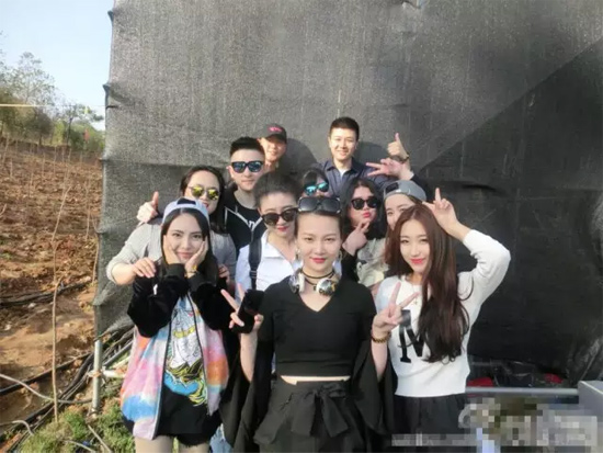 能認(rèn)出幾位超女？王佳月和其他兩位超女本周就要前往長沙咯