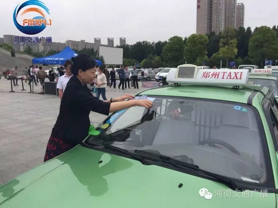 省文明辦專職副主任張曼如，對愛心助考活動的舉辦給予高度評價。