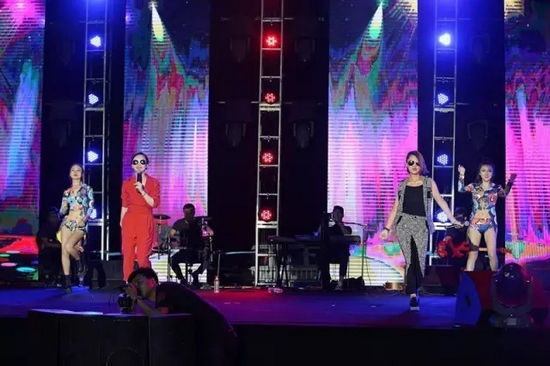 夢茹、怡璐《路燈下的小姑娘》