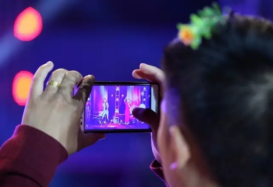 夢茹、怡璐《路燈下的小姑娘》