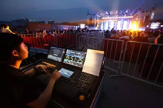 嚴(yán)謹(jǐn)?shù)囊繇懤蠋煟頃男Ч谒目刂浦畠?nèi)。