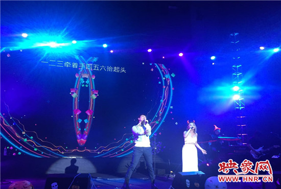 丁當現(xiàn)場分享了她的代表曲目，《猜不透》全場大合唱，歌手嚴爵充分展現(xiàn)創(chuàng)作型歌手的特點。