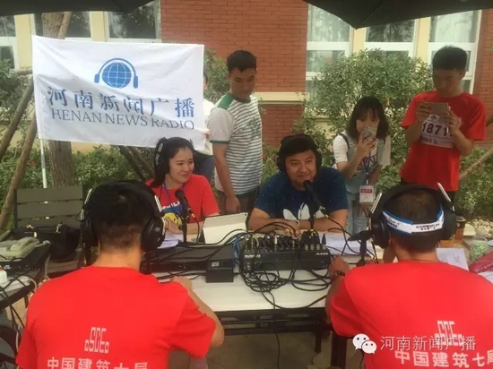 直播間被圍觀群眾包圍啦，是不是沒有看過我們的直播？