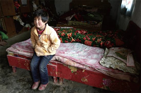 胡天格的家除了床鋪，再也看不到其他物件