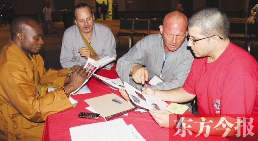 研討會現(xiàn)場，少林洋弟子熱議東方今報報道《大爭之寺》