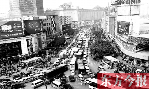 在這兒“淘金”真心不易 鄭州火車站批發(fā)市場(chǎng)動(dòng)員外遷