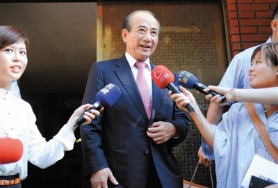 9月11日，王金平前往國民黨考紀會時回答記者提問。