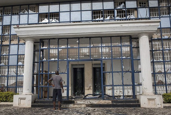 尼日利亞伊斯蘭極端武裝組織“博科圣地”約貝州古杰巴(Gujba)市的農(nóng)業(yè)學院，射殺數(shù)十名學生。