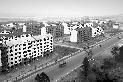 1月14日，宜陽縣正在建設(shè)的靈山新型農(nóng)村社區(qū)已現(xiàn)雛形。