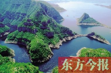 碧水藍(lán)天有綠色,是濟(jì)源人生活的愿望。如今,正是因?yàn)闈?jì)源有山有水,綠樹(shù)成蔭,很多在外工作的濟(jì)源人慢慢選擇回家鄉(xiāng)買房定居。