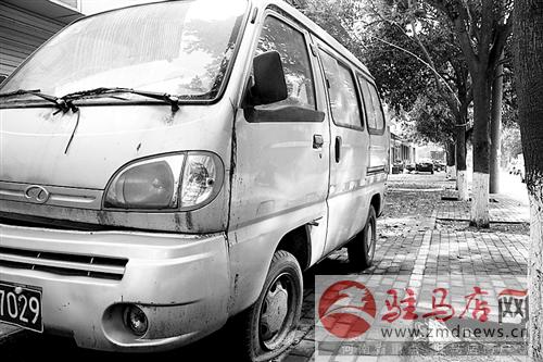 駐馬店市迅達路中段出現(xiàn)“僵尸”車