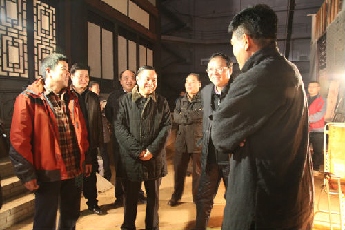 省委常委、常務(wù)副省長(zhǎng)李克視察慰問(wèn)