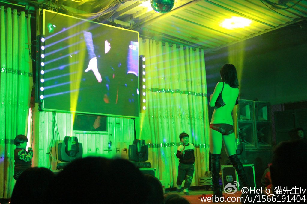 邯鄲農村辦葬禮 請女郎跳脫衣舞助興 邯鄲農村辦葬禮 請女郎跳脫衣舞助興