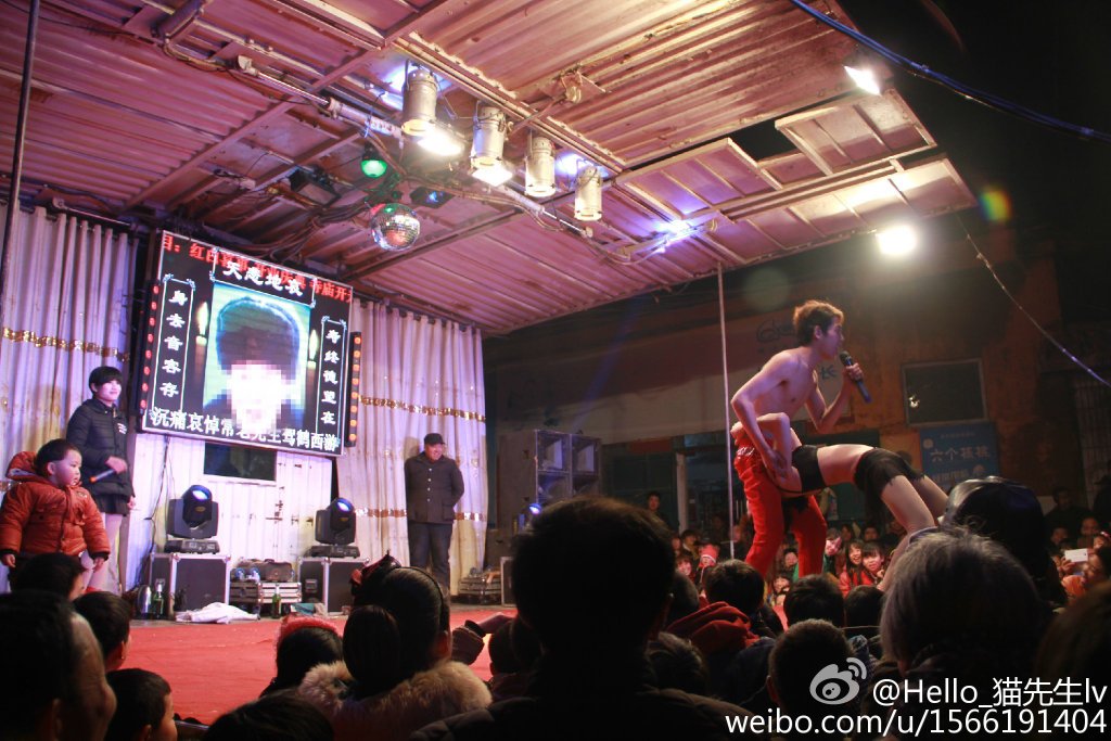 邯鄲農村辦葬禮 請女郎跳脫衣舞助興 邯鄲農村辦葬禮 請女郎跳脫衣舞助興