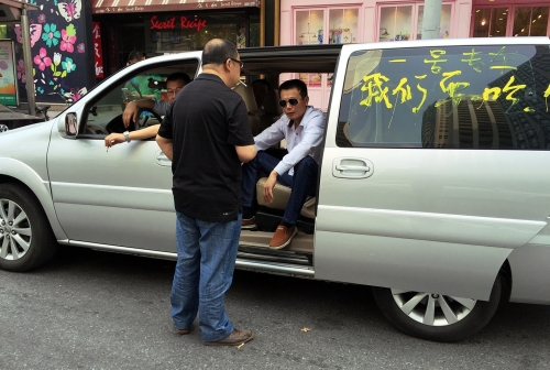 上海專車司機圍堵總部 上海專車司機圍堵總部