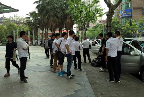 上海專車司機圍堵總部 上海專車司機圍堵總部