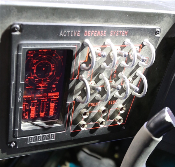 《蝙蝠俠大戰(zhàn)超人》新款戰(zhàn)車(chē)