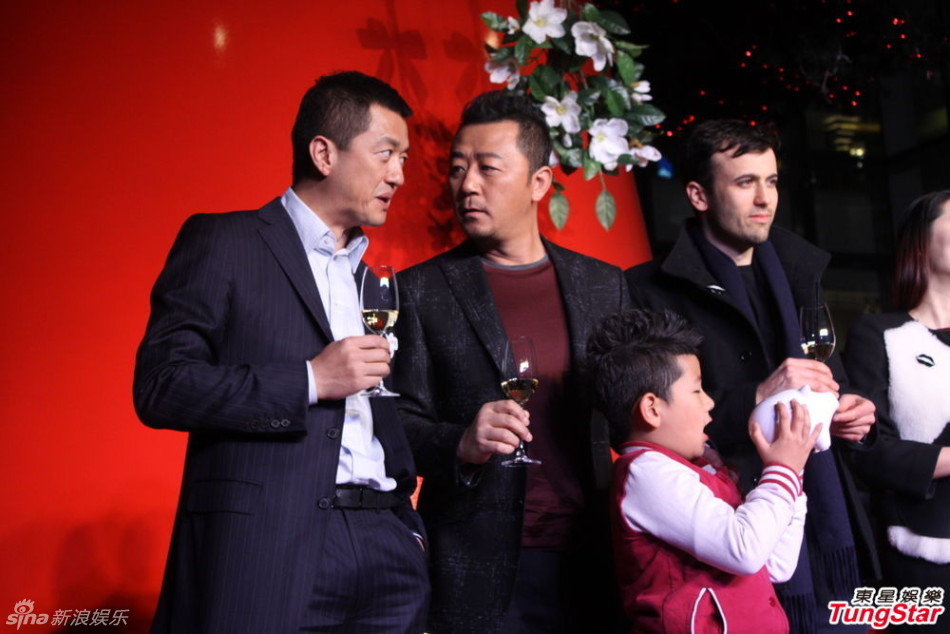 李亞鵬、郭濤父子相活動