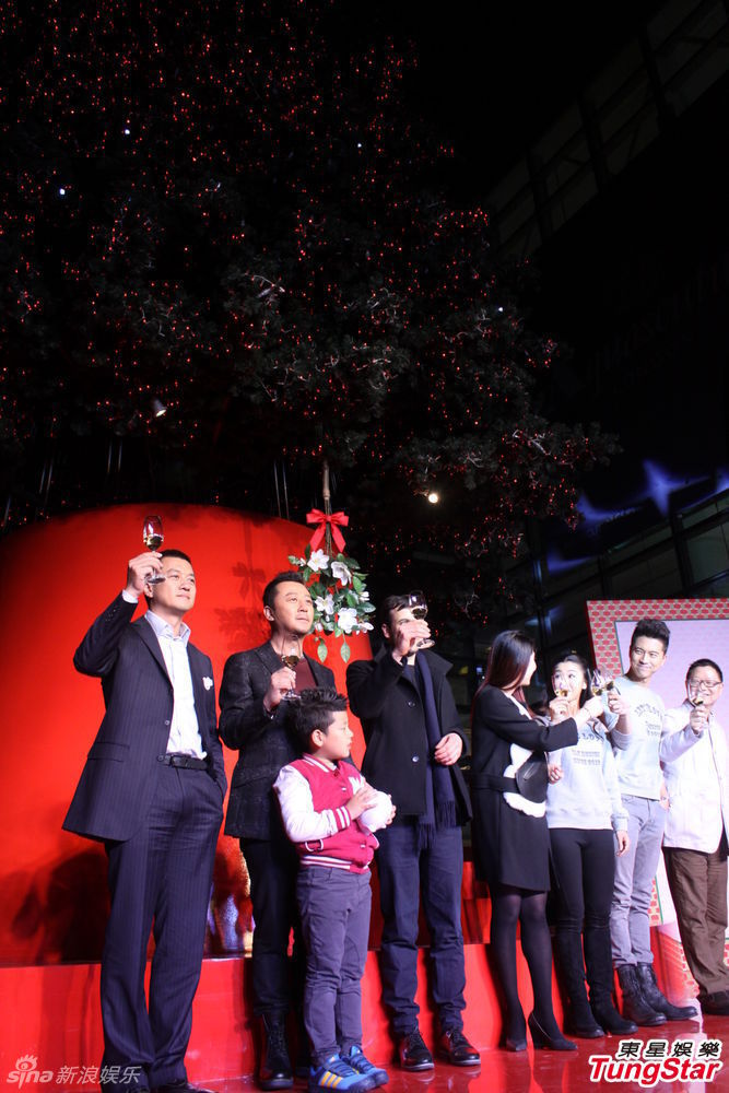 李亞鵬、郭濤父子相活動